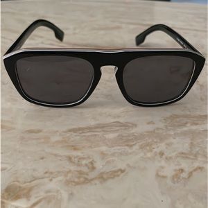 Never worn new Burberry sunglasses